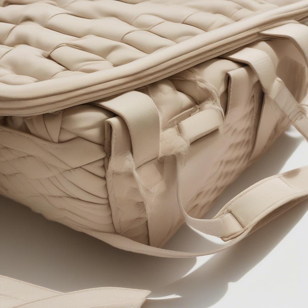 Key Features of a Padded Woven Bag